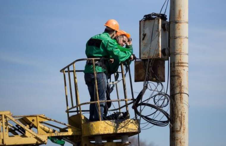 ДТЕК: На Дніпропетровщині енергетики відновлюють електропостачання після обстрілів