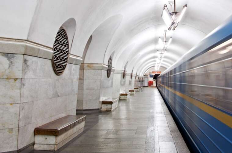 КМДА: Станція метро "Вокзальна" працює у звичайному режимі, виявлений предмет не є небезпечним