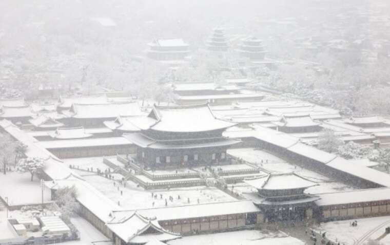 У столиці Південної Кореї стався найпотужніший снігопад за 117 років