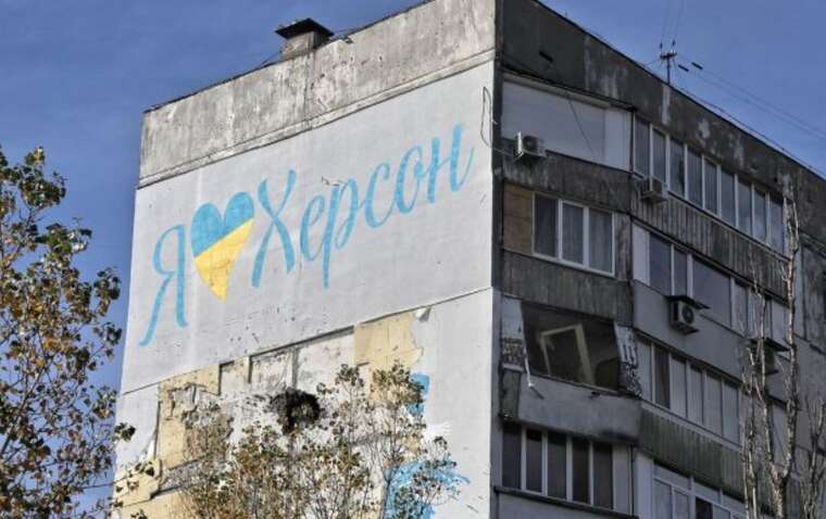 Херсон после обстрелов РФ вторые сутки без света