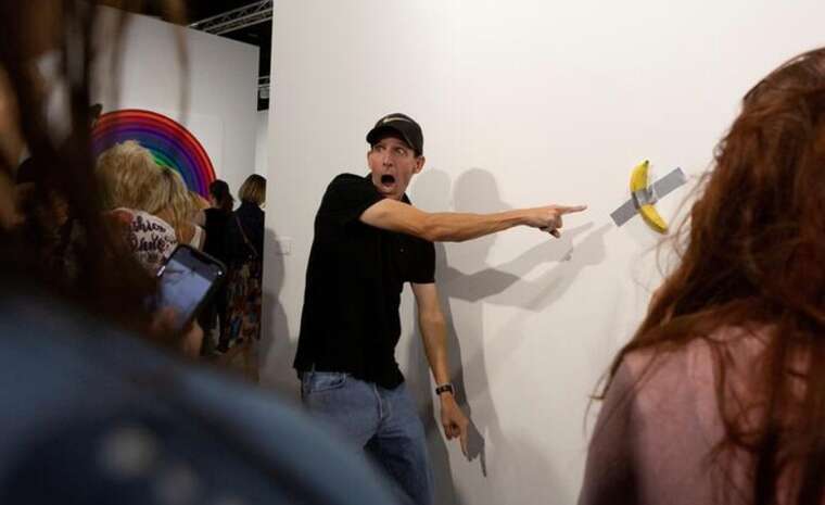 У Китаї бізнесмен з’їв банан-експонат, куплений за 6,2 млн доларів