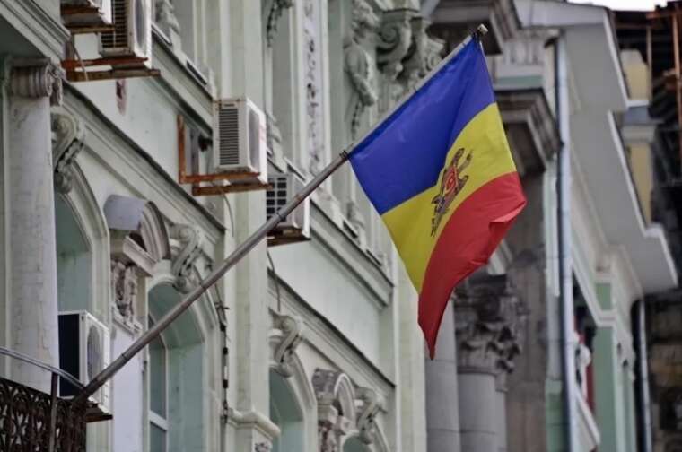 У Румунії відклали рішення про скасування першого туру виборів президента