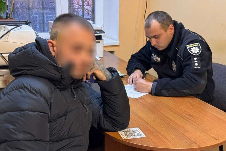 В Николаеве задержали блогера, который снимал видео в полицейской форме