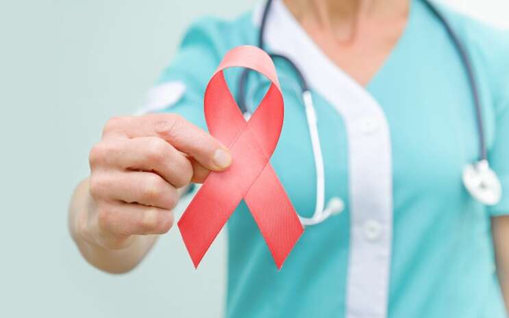 Кількість хворих на ВІЛ стрімко зростає в Україні: 20-30% – підлітки