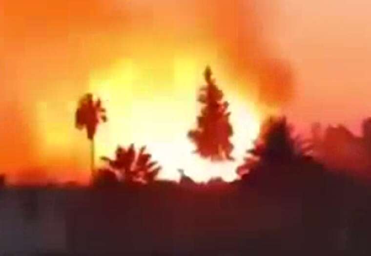 В сети публикуют видео пожара на складах с боеприпасами в Сирии