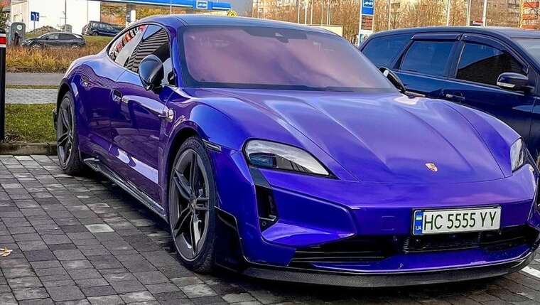 В Украине заметили новейший электромобиль Porsche за более чем 9 миллионов
