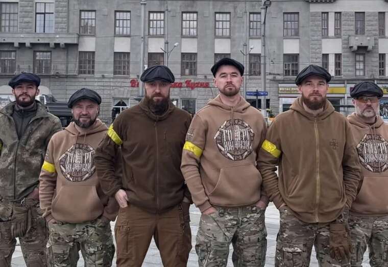 Продюсер "Гострих картузів" надіслав українським військовим  подарунок