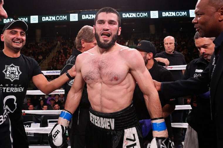 Россиянин с канадским паспортом Бетербиев хочет побиться с Усиком