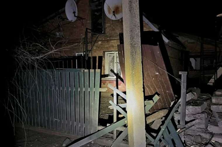 Окупанти обстріляли Нікополь: пошкоджено школу, санаторій і житлові будинки