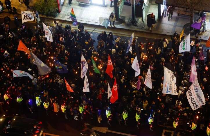 У Південній Кореї тисячі протестувальників закликають до відставки президента