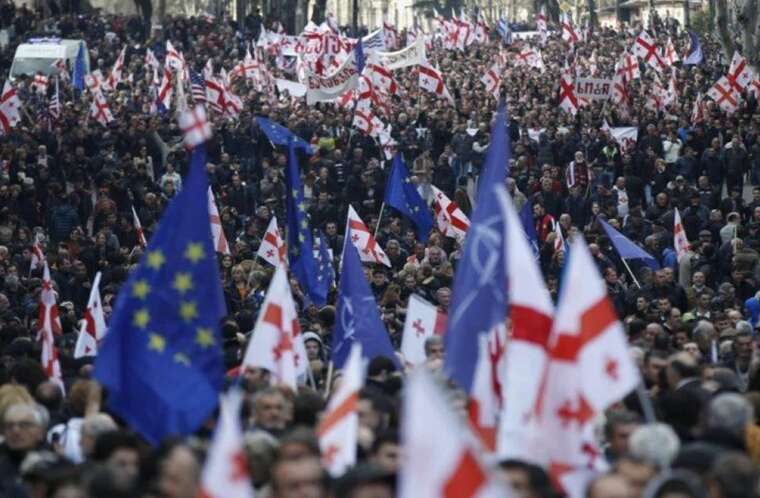 Медіа повідомляють про арешт українця на антиурядових демонстраціях у Грузії