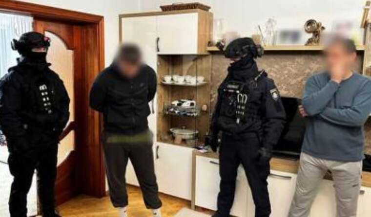 Шахраї виманили 800 тисяч гривень у українців, які шукали допомоги від держави