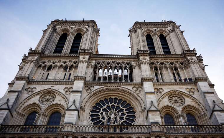 Церемонію відкриття Нотр-Даму проведуть повністю всередині - через несприятливі погодні умови