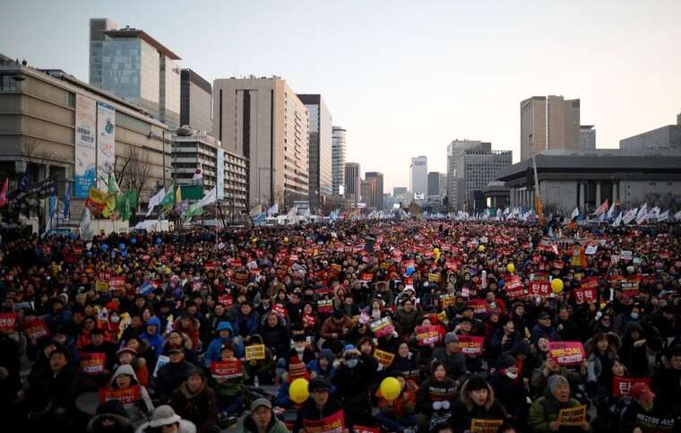 В Сеулі пройшов багатотисячний мітинг за імпічмент президента