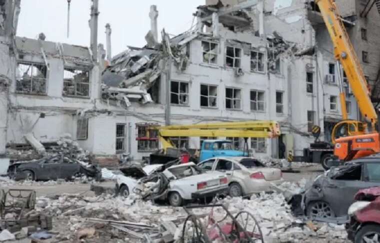 Удар по Запоріжжю: рятувальники дістали тіло 11-ї жертви, пошуково-рятувальна операція завершена