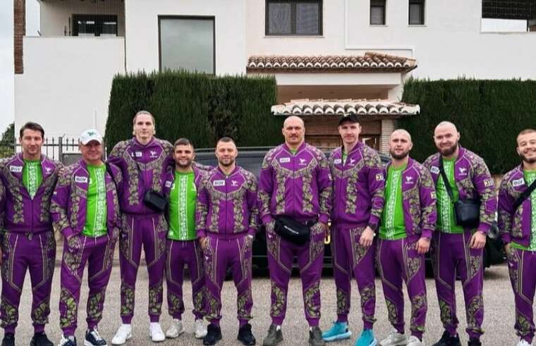 Усик приехал в Саудовскую Аравию на реванш с Фьюри