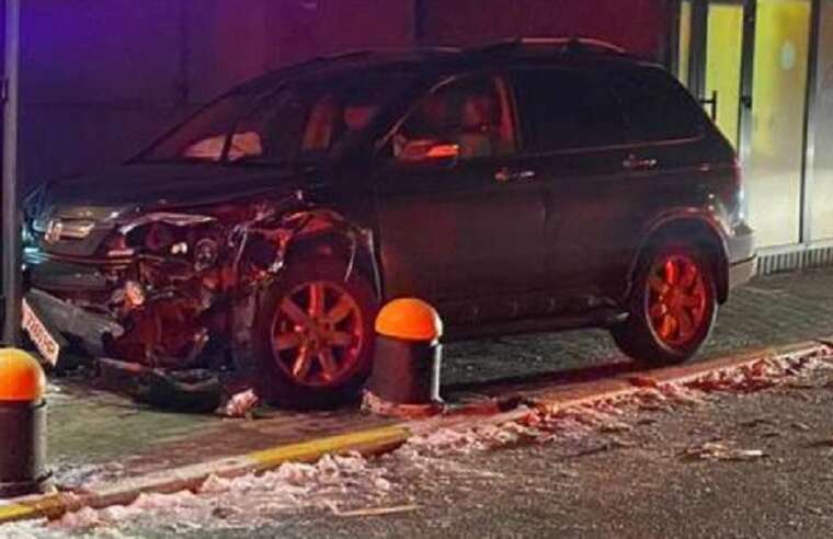 В Киевской области пьяный водитель протаранил несколько авто: затем врезался в магазин