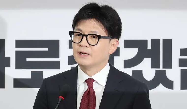 Голова партії президента Південної Кореї подав у відставку