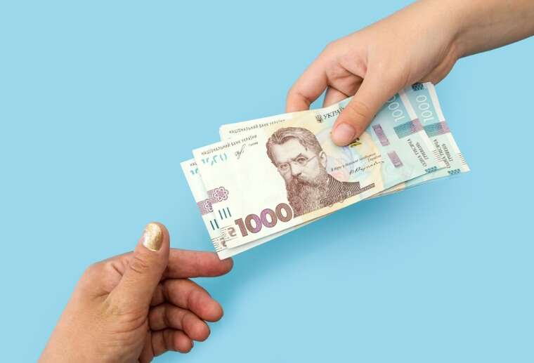 Many Ukrainians who are outside the country tried to receive "Zelenskyy’s thousand"