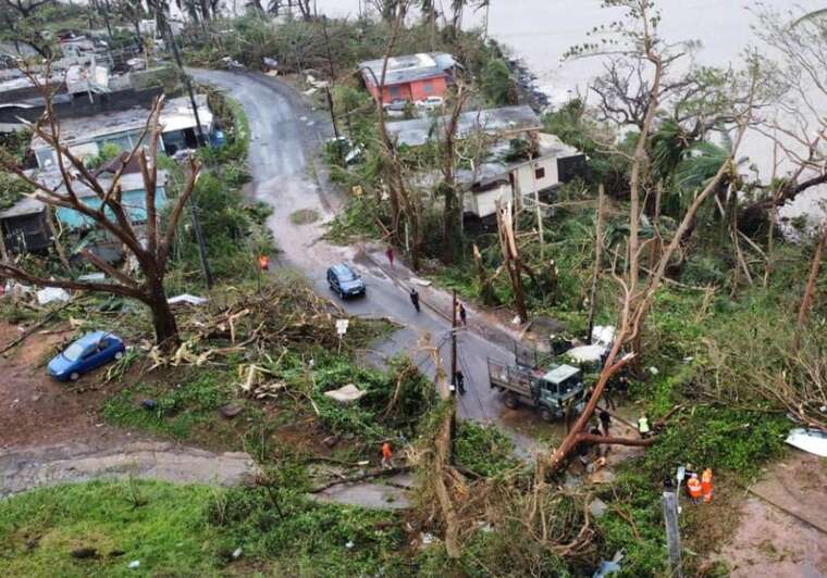 Макрон відвідає Майотту, що постраждала від великого урагану