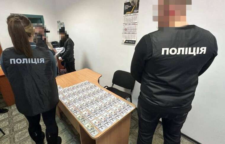 Голову маріупольської МСЕК підозрюють у здирництві: вимагала 5 тисяч доларів за підроблену інвалідність