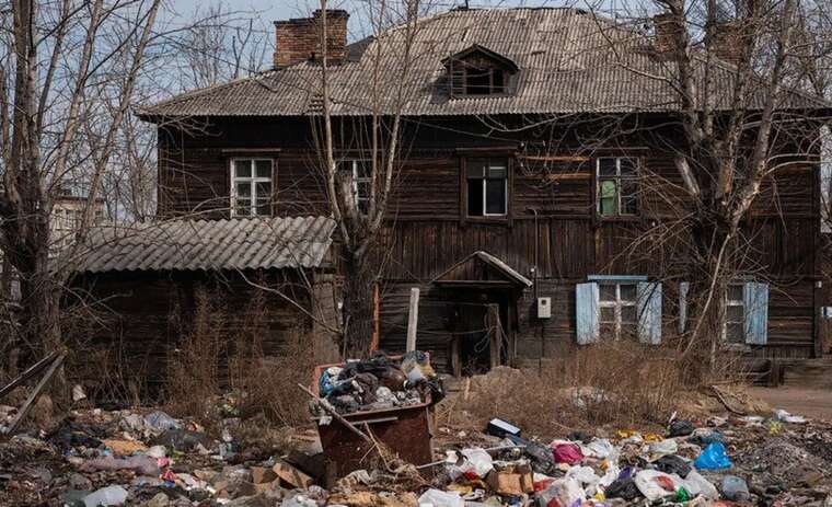 Після 2 років очікування в російській Читі відкрили дерев’яний туалет для мешканців бараків