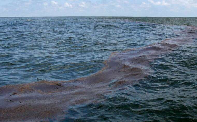 Після інциденту з російськими танкерами у Керченській протоці зафіксували значну пляму мазуту