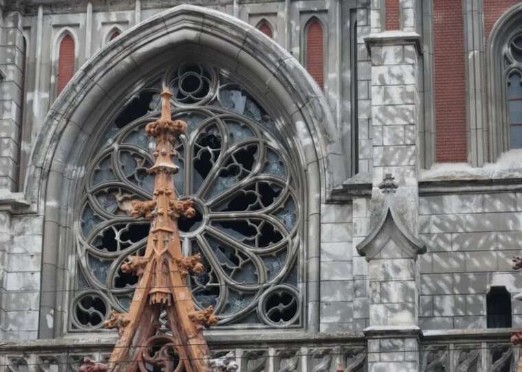 У Києві внаслідок обстрілу було пошкоджено костел Святого Миколая