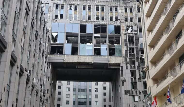 Зруйновані будівлі та розбиті вікна: наслідки російського обстрілу Києва в Голосіївському районі