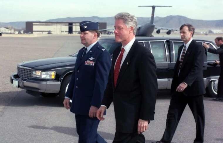 У Сполучених Штатах на аукціоні виставили броньований лімузин Білла Клінтона