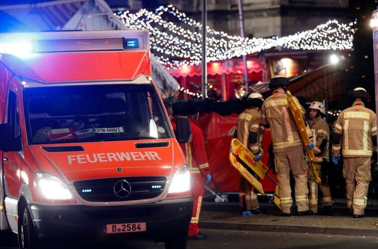 Автомобіль в’їхав у натовп на різдвяному ярмарку в Магдербурзі