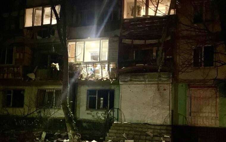 Ворожі БПЛА атакували Запоріжжя: пошкоджено багатоповерхівку, поранено жінку та 12-річного хлопчика