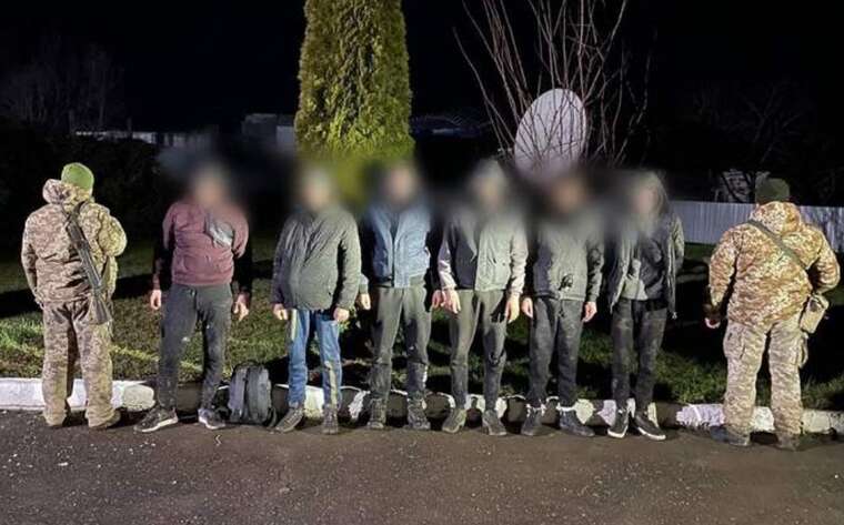 In Zakarpattia, 6 border violators were detained: they were planning to cross the Tysa River on inflatable boats