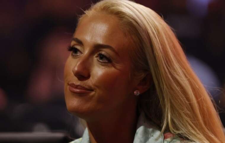 Камера зафіксувала, як дружина Ф’юрі вже святкувала, коли переможцем оголосили Усика