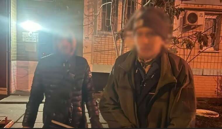 У Дарницькому районі Києва двоє шахраїв вимагали гроші, вдававши з себе військових – поліція