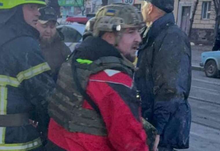 У Кривому Розі людей виносять з-під завалів знищеного 4-поверхового будинку