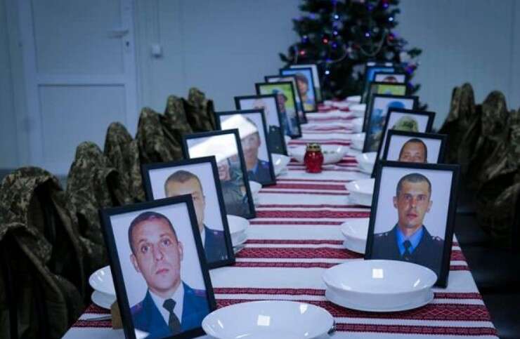 Нацгвардійці з Миколаєва вшанували у Святий вечір пам’ять полеглих товаришів