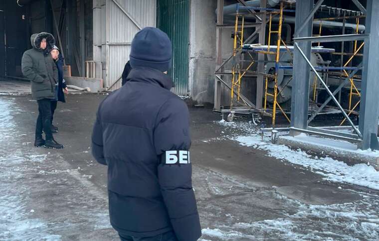 БЭБ обнаружило на биоэтанольном заводе десятки тонн нелегального спирта