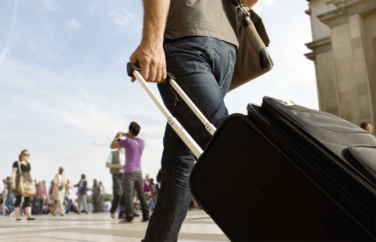 Парни младше 18 лет массово покидают Украину