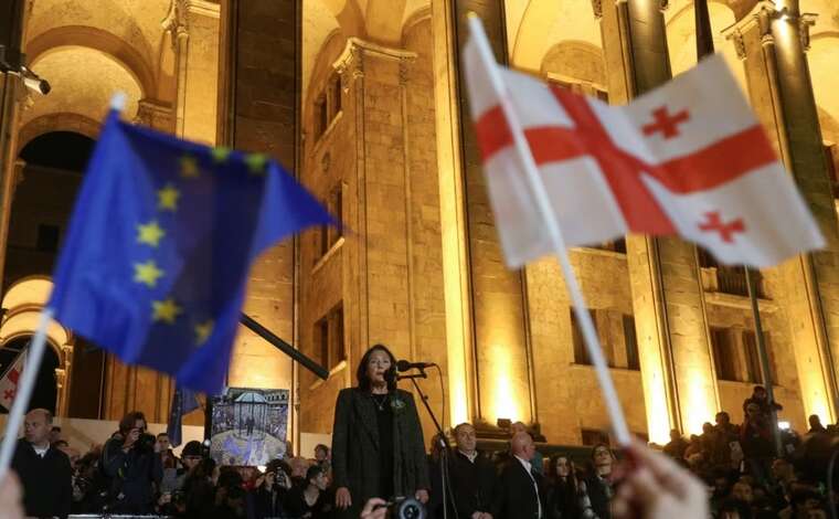 По всій Грузії проходить масштабна акція протесту "Ланцюг єдності"