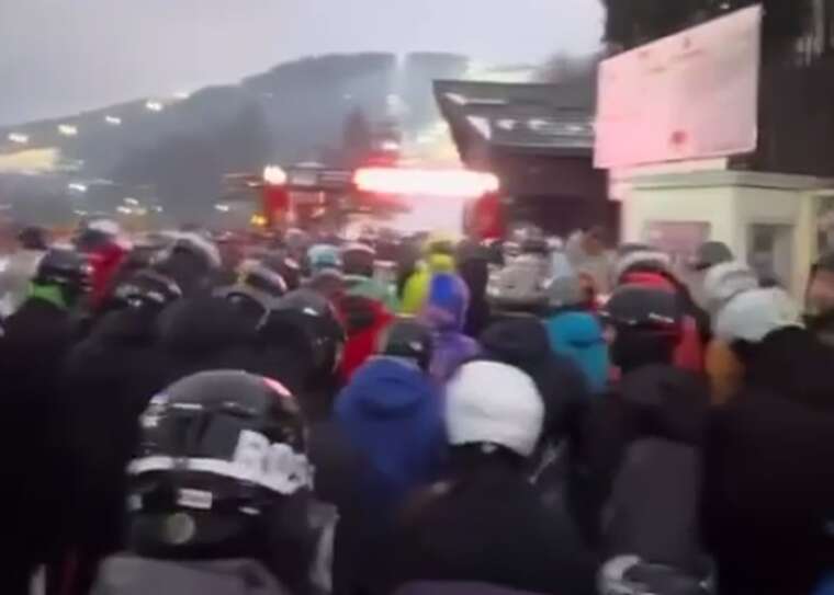 В сети показали огромные очереди в Буковеле