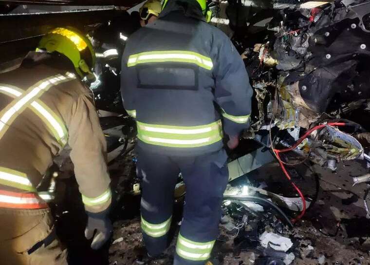 У Дніпрі BMW на швидкості влетів у опору мосту: загинули люди