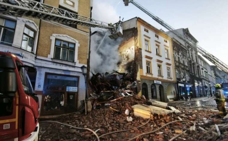 В Польщі на кордоні з Чехією ведуть пошуки двох осіб після обвалу будівлі