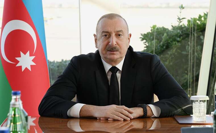 Алієв розкритикував версію РФ про «птахів» як причину авіакатастрофи