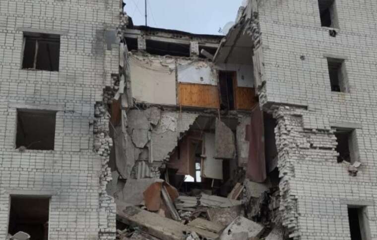 Росіяни завдали авіаудару по багатоповерхівці на Сумщині: поранені двоє дітей і дорослий