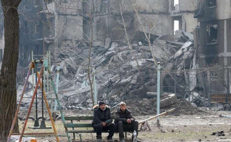 В оккупированном Мариуполе в жилом секторе образовались озёра из фекальных рек