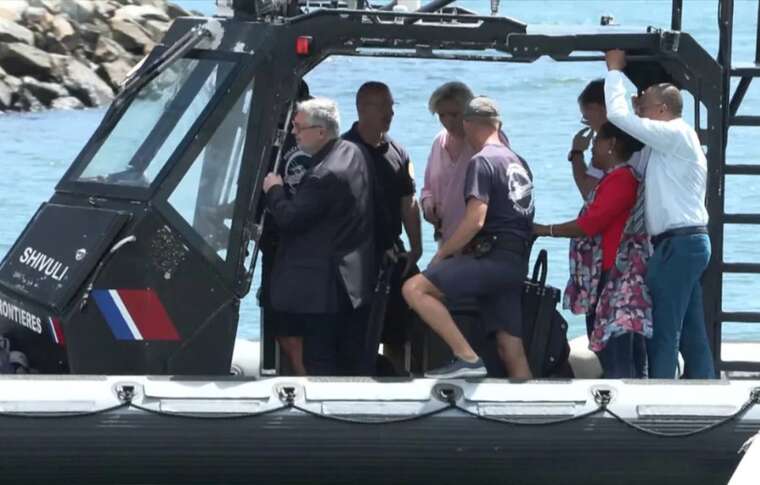 Лідерка французької ультраправої партії Ле Пен потрапила в аварію в Індійському океані