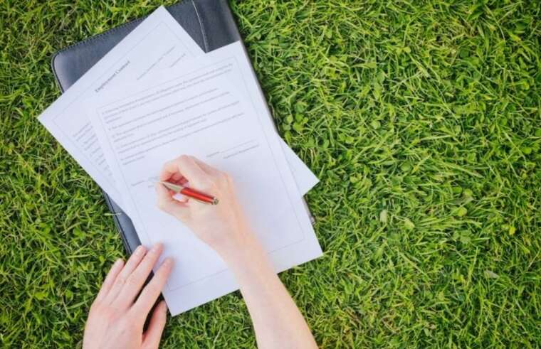 У Києві нотаріус незаконно оформив землю за підробленими документами