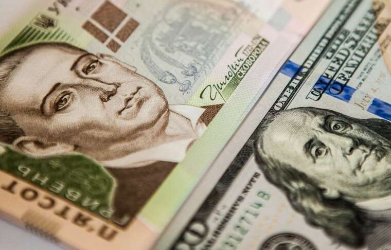 НБУ знову девальвував гривню: долар штурмує нові висоти