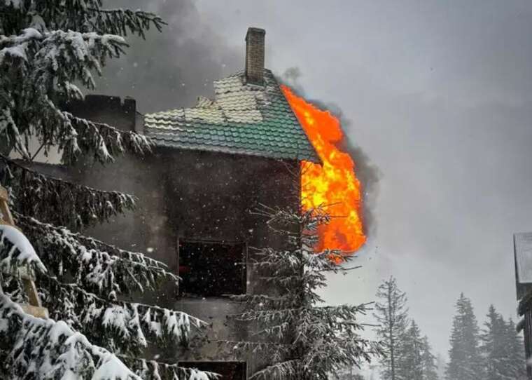 At the Drahobrat resort, a hotel burned down